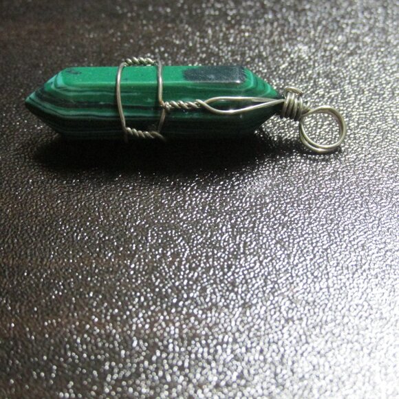 Raw Natural Bullet Shape Pendant Quartz Crystal Green Adventurine - Picture 3 of 4